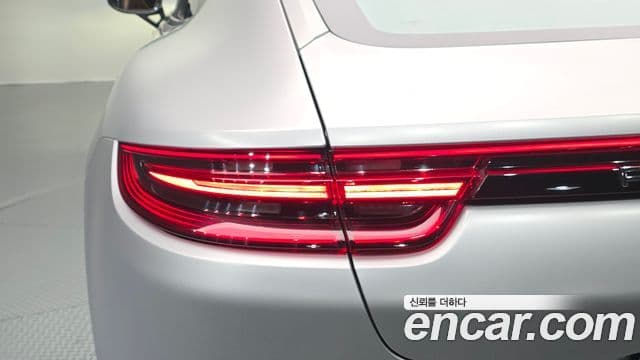 Porsche Panamera 2018 — Photo 25/32