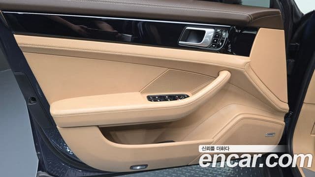 Porsche Panamera 2018 — Photo 20/32