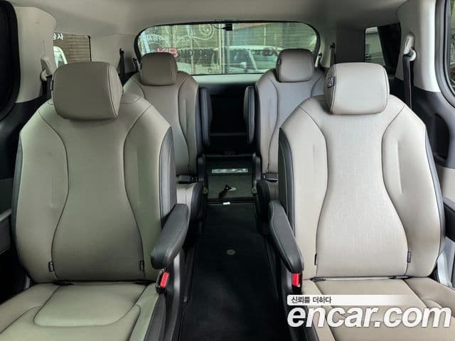 Kia Carnival 2025 — Şəkil 12/20