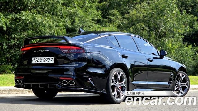 Kia Stinger 2018 — ფოტო 1/20