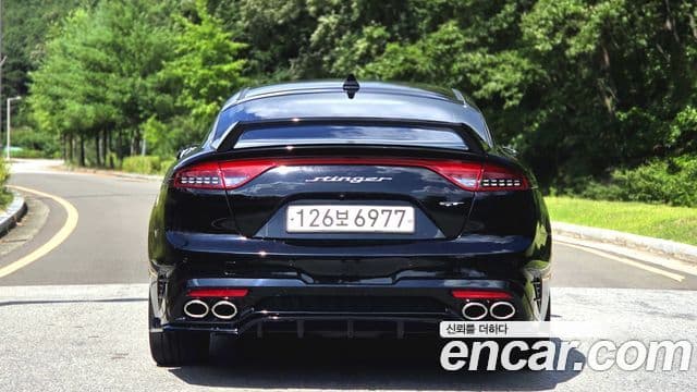 Kia Stinger 2018 — ფოტო 10/20