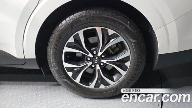 Kia Carnival 2022 — ფოტო 5/20
