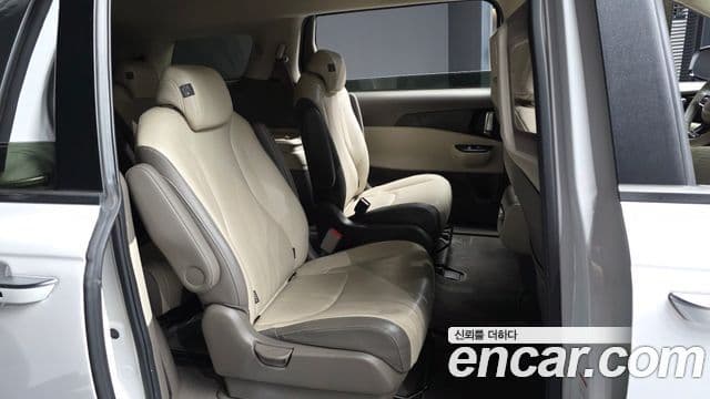 Kia Carnival 2022 — ფოტო 12/20