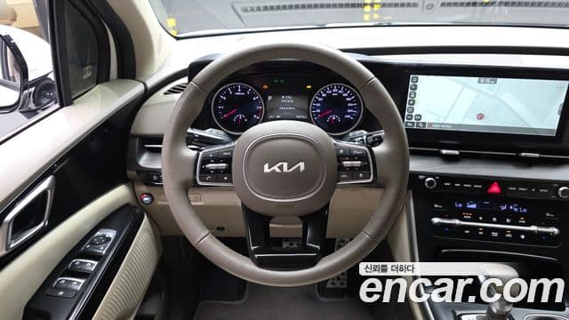 Kia Carnival 2022 — ფოტო 13/20