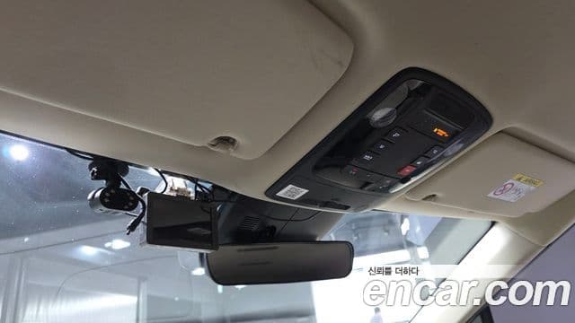 Kia Carnival 2022 — ფოტო 18/20