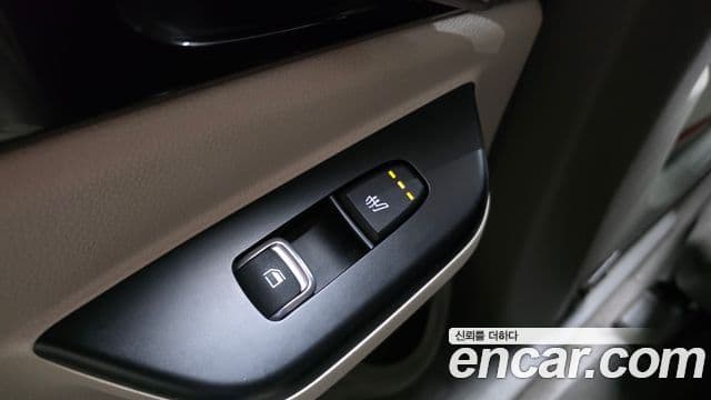 Kia Carnival 2022 — ფოტო 19/20