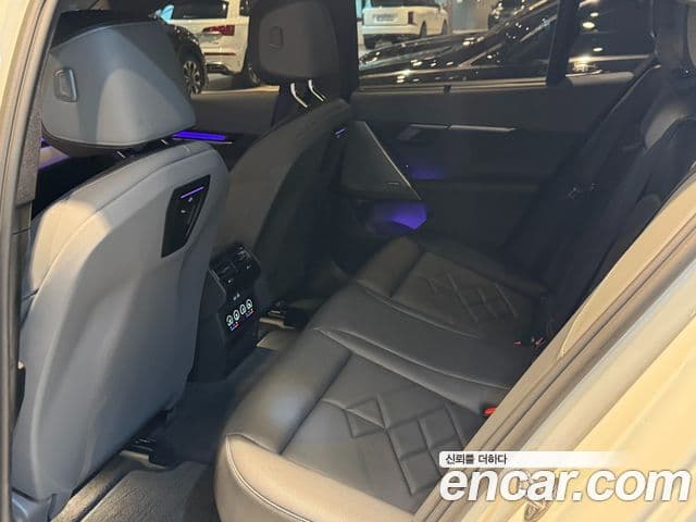 BMW 5 Series 2024 — фото 12 из 16