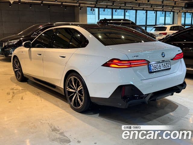 BMW 5 Series 2024 — Şəkil 14/16