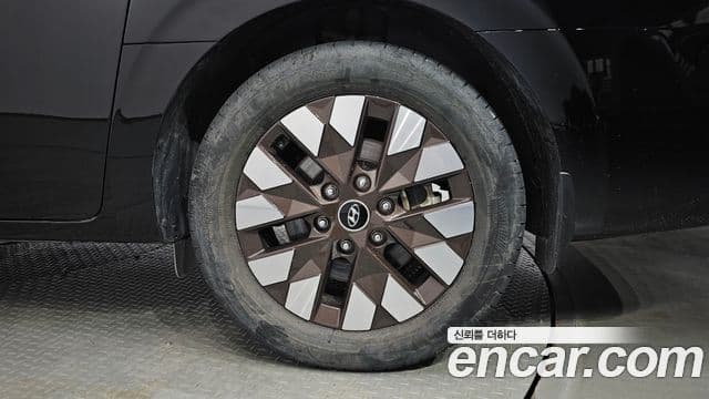 Hyundai Staria 2021 — Photo 9/36