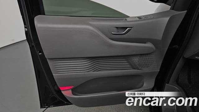 Hyundai Staria 2021 — Photo 27/36