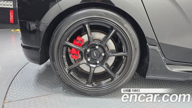 Hyundai Veloster 2021 — ფოტო 5/20