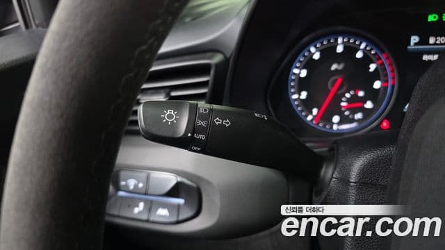 Hyundai Veloster 2021 — ფოტო 13/29