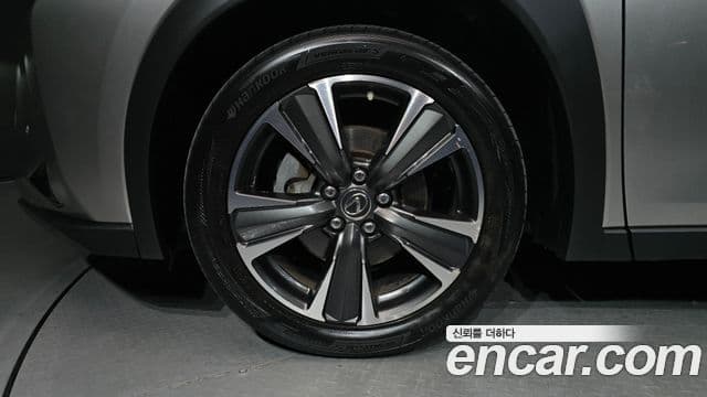 Lexus UX250h 2019 — Şəkil 5/20