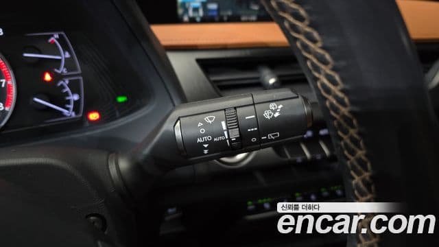 Lexus UX250h 2019 — Şəkil 16/20