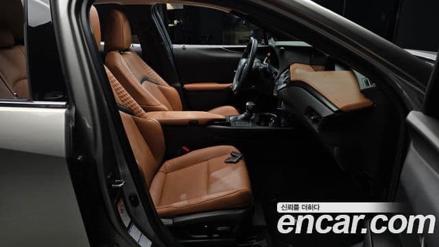 Lexus UX250h 2019 — Photo 4/31