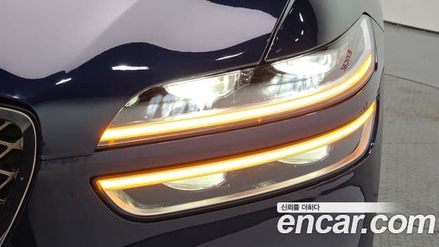 Genesis GV70 2021 — ფოტო 2/34