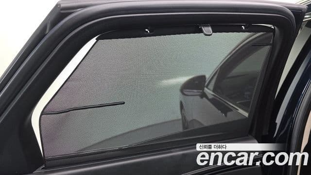 Genesis GV70 2021 — ფოტო 33/34