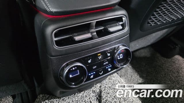 Genesis GV70 2021 — ფოტო 8/34