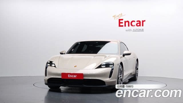 Porsche Taycan 2023 — Photo 9/34