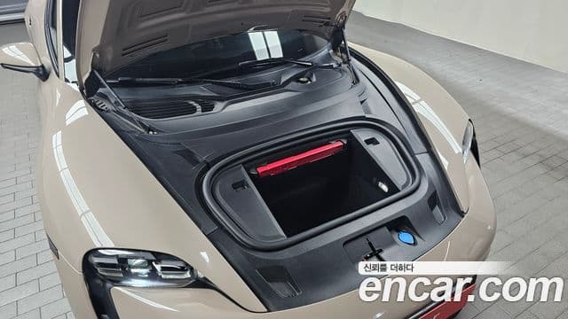 Porsche Taycan 2023 — Photo 3/34