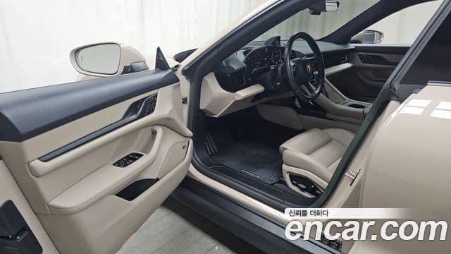Porsche Taycan 2023 — Photo 5/34