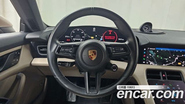 Porsche Taycan 2023 — Photo 30/34