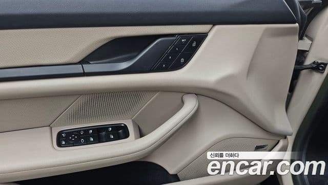 Porsche Taycan 2023 — Photo 20/34