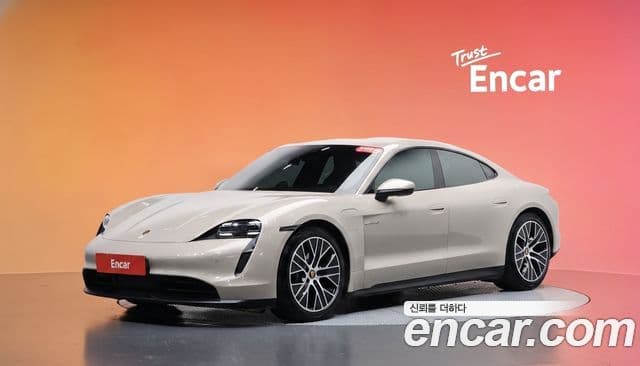 Porsche Taycan 2023 — Photo 27/34