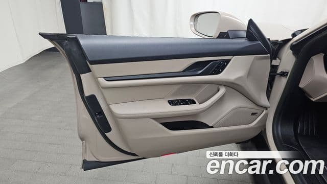 Porsche Taycan 2023 — Photo 14/34