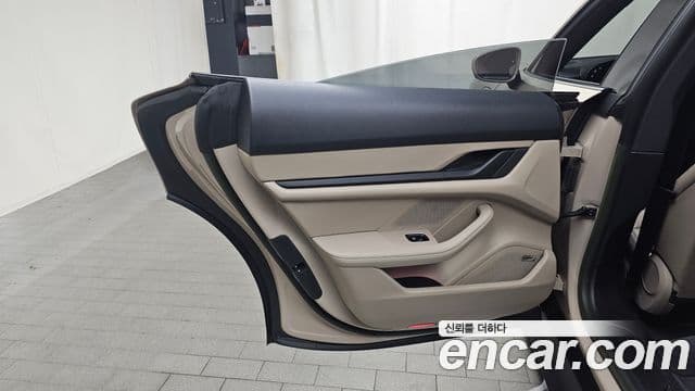 Porsche Taycan 2023 — Photo 21/34