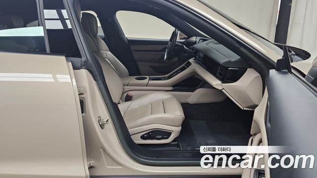 Porsche Taycan 2023 — Photo 28/34
