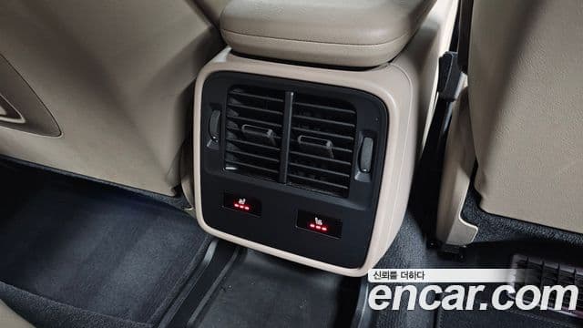 Porsche Taycan 2023 — Photo 17/34