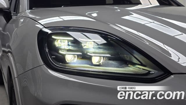 Porsche Cayenne 2025 — Photo 7/33