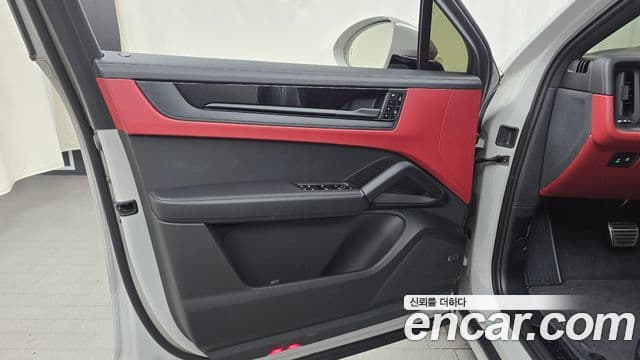 Porsche Cayenne 2025 — Photo 25/33