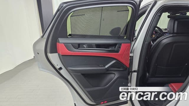 Porsche Cayenne 2025 — Photo 15/33
