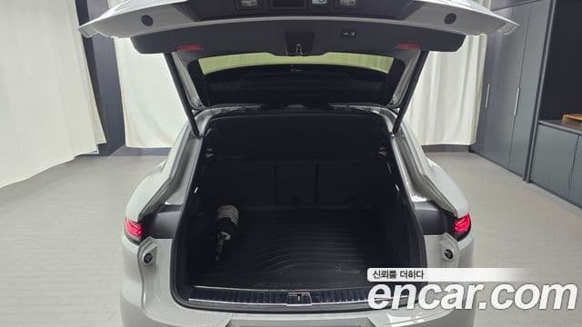 Porsche Cayenne 2025 — Photo 33/33