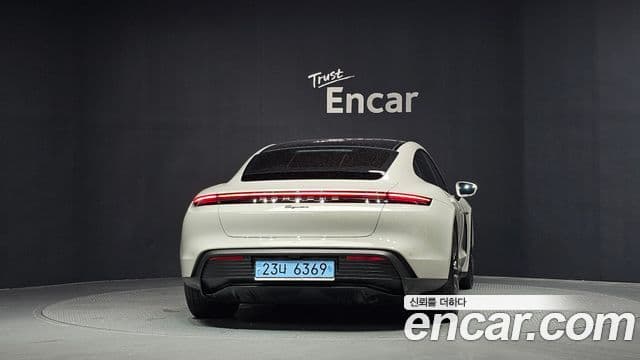 Porsche Taycan 2023 — Şəkil 8/20