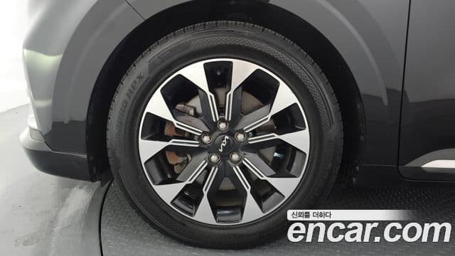 Kia Carnival 2022 — ფოტო 5/20