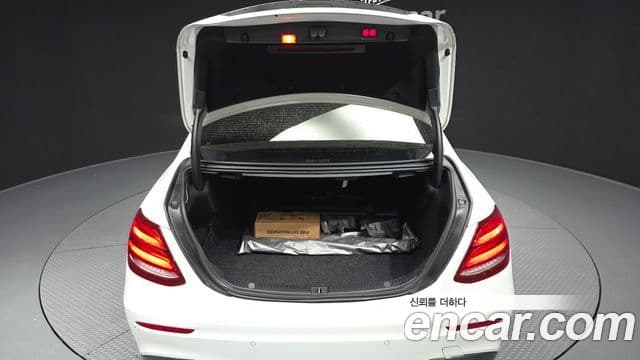 Mercedes-Benz E-Class 2019 — Şəkil 20/20