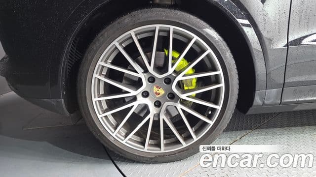 Porsche Cayenne 2023 — Photo 4/20