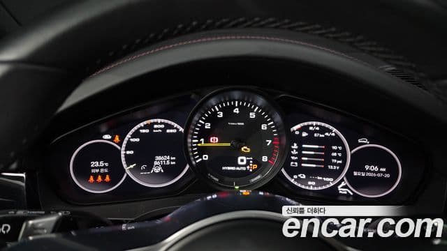 Porsche Cayenne 2023 — Photo 8/20