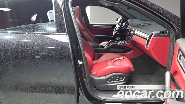 Porsche Cayenne 2023 — Photo 7/20
