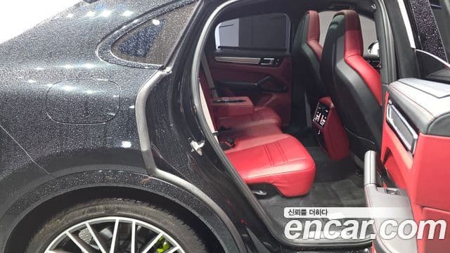 Porsche Cayenne 2023 — Photo 6/20