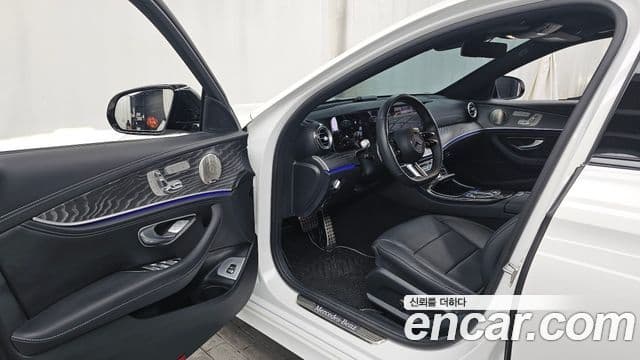 Mercedes-Benz E-Class 2022 — Фото 10/20