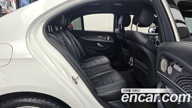 Mercedes-Benz E-Class 2022 — Фото 12/20