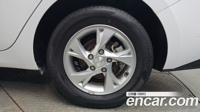 Hyundai The New Avante Hybrid 2022 — ფოტო 18/30