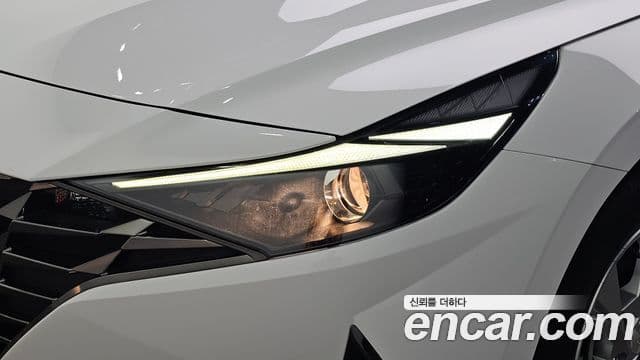 Hyundai The New Avante Hybrid 2022 — ფოტო 9/30