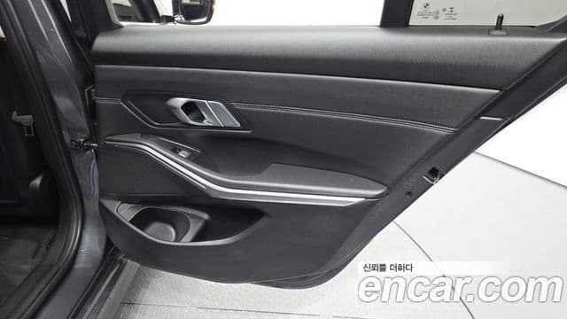 BMW 3 Series 2021 — Şəkil 18/34