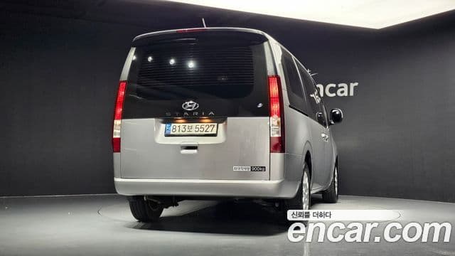 Hyundai Staria 2023 — ფოტო 4/20