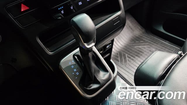 Hyundai Staria 2023 — ფოტო 9/20